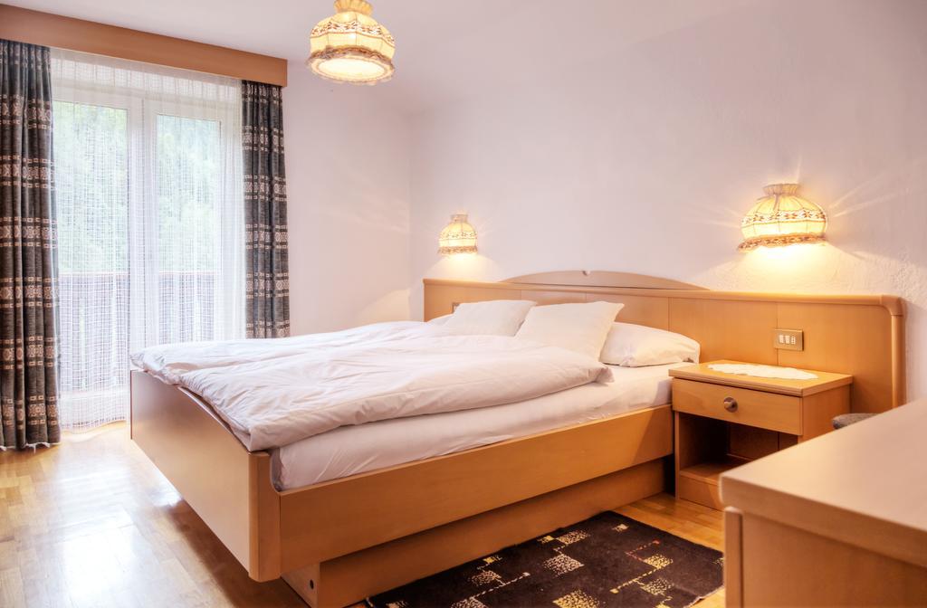 Villa Costa St. Ulrich in Gröden Zimmer foto